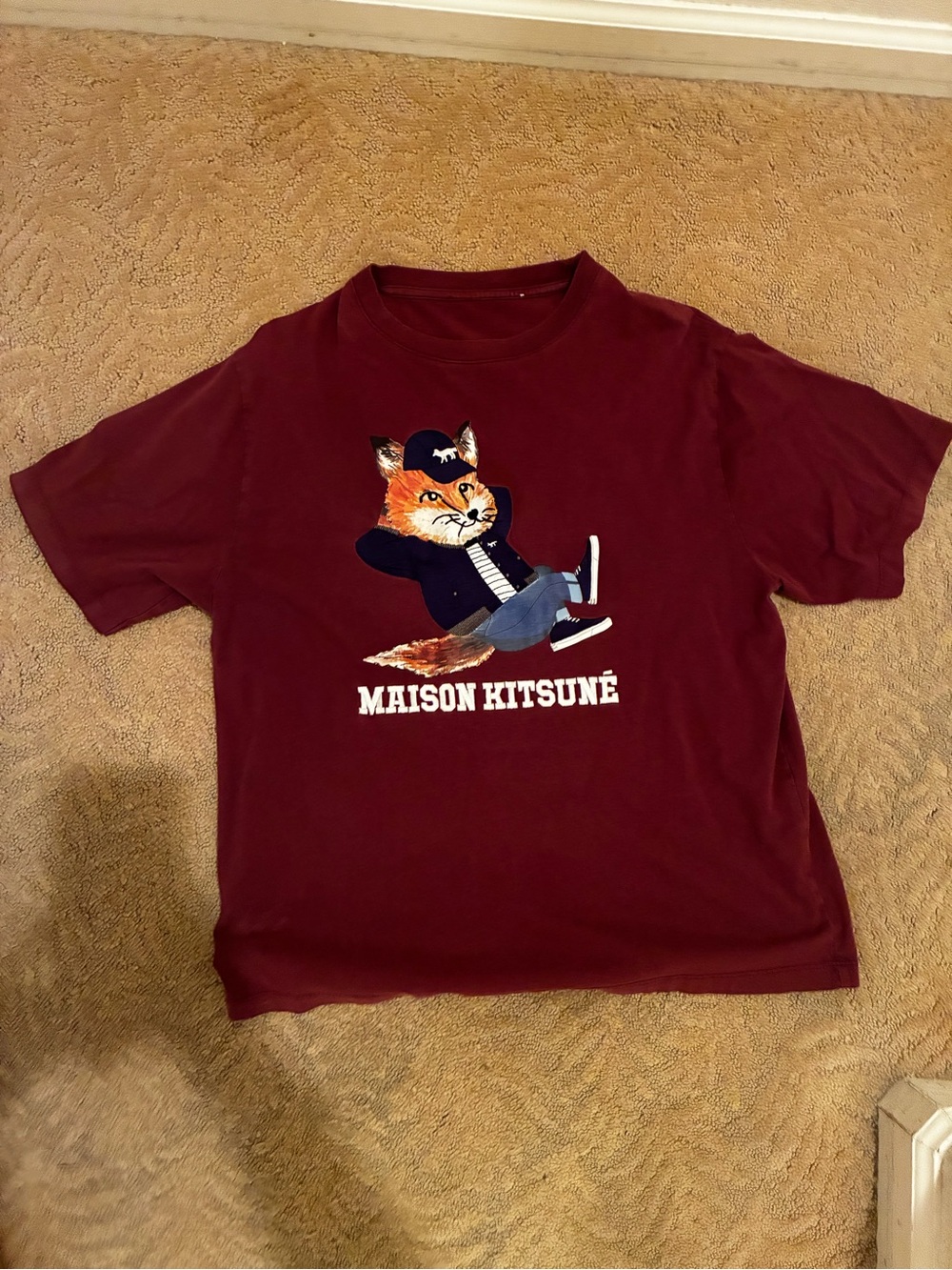 MAISON KITSUNÉ Maroon Fox Graphic Tee unisex
